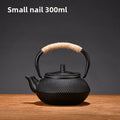 Żeliwny czajniczek do herbaty w stylu japońskim (tetsubin) z sitkiem, 300–1800 ml, czarny lub czarno-złoty, rączka owinięta sznurkiem