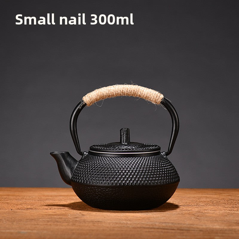 Żeliwny czajniczek do herbaty w stylu japońskim (tetsubin) z sitkiem, 300–1800 ml, czarny lub czarno-złoty, rączka owinięta sznurkiem